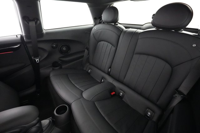 2022 MINI Cooper SE — photo 18 of 20