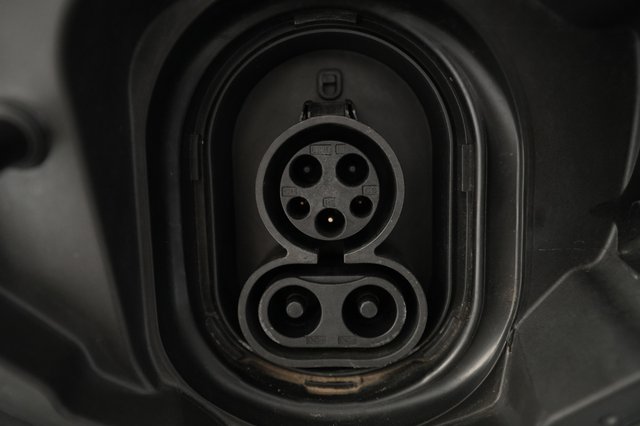 2022 MINI Cooper SE — photo 8 of 20