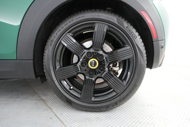 2022 MINI Cooper SE — photo 17 of 20