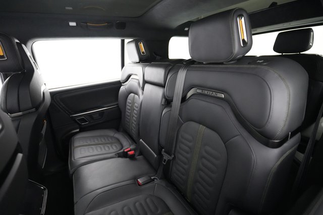 2024 Rivian R1S — photo 19 of 25