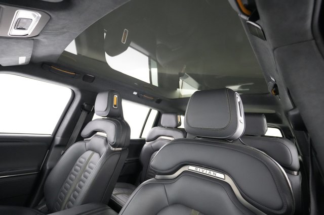 2024 Rivian R1S — photo 21 of 25