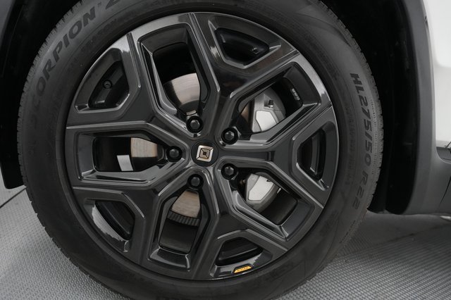 2024 Rivian R1S — photo 16 of 25