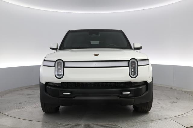 2024 Rivian R1S — photo 9 of 25