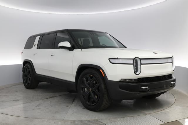 2024 Rivian R1S — photo 10 of 25