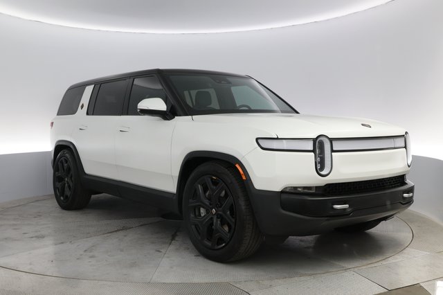 2024 Rivian R1S — photo 10 of 25