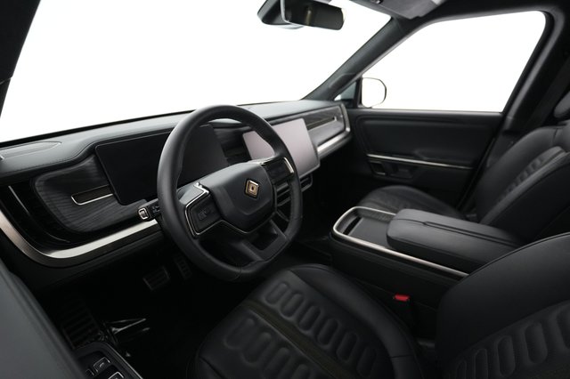 2024 Rivian R1S — photo 18 of 25