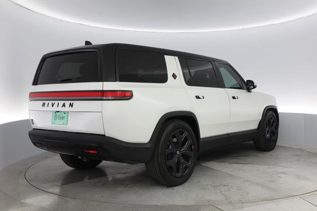 2024 Rivian R1S — photo 2 of 25
