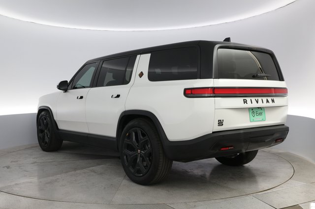 2024 Rivian R1S — photo 13 of 25