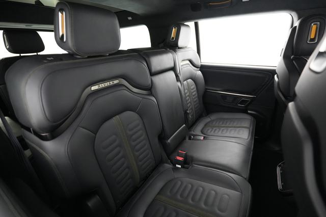 2024 Rivian R1S — photo 4 of 25