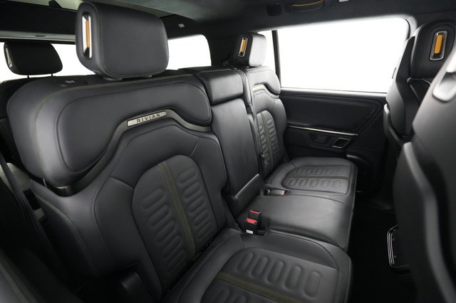 2024 Rivian R1S — photo 4 of 25