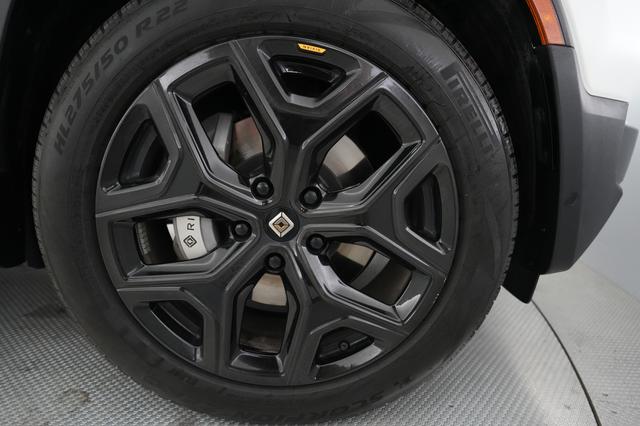2024 Rivian R1S — photo 7 of 25