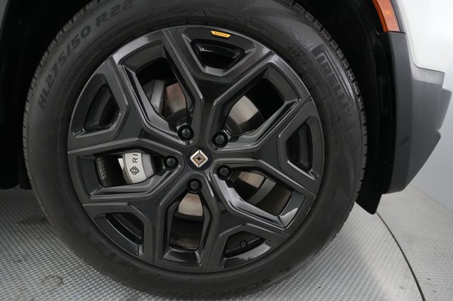 2024 Rivian R1S — photo 7 of 25
