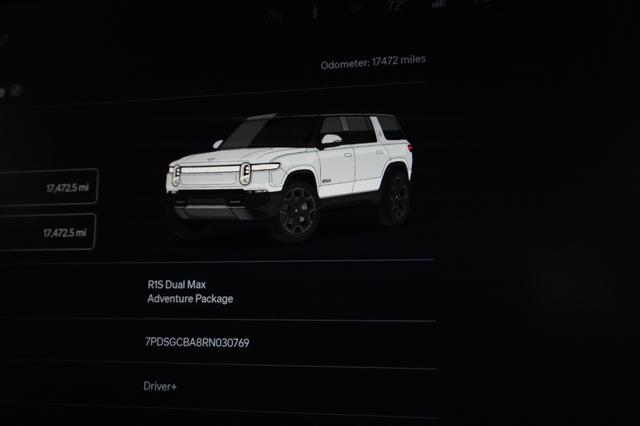 2024 Rivian R1S — photo 5 of 25