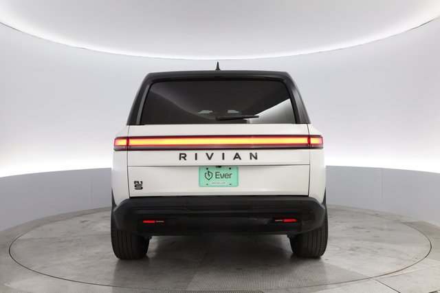 2024 Rivian R1S — photo 12 of 25