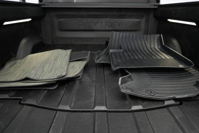 2022 Rivian R1T — photo 6 of 21
