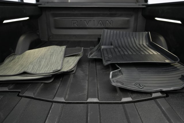 2022 Rivian R1T — photo 6 of 21