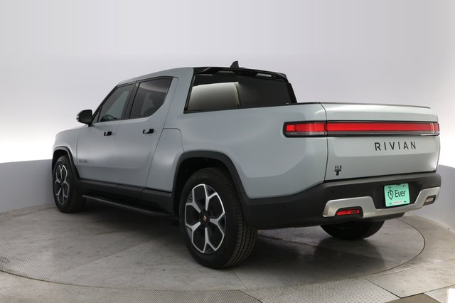 2022 Rivian R1T — photo 13 of 21