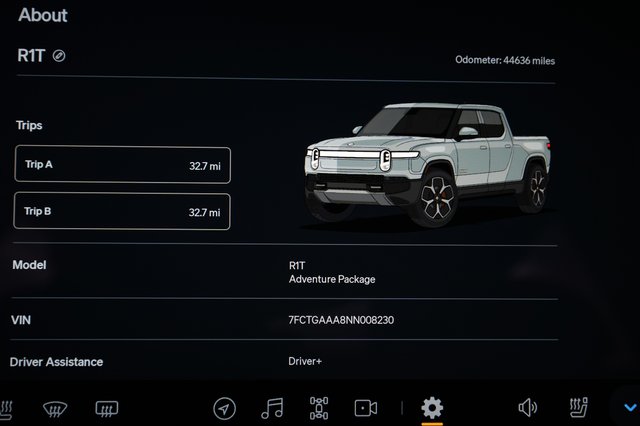 2022 Rivian R1T — photo 5 of 21