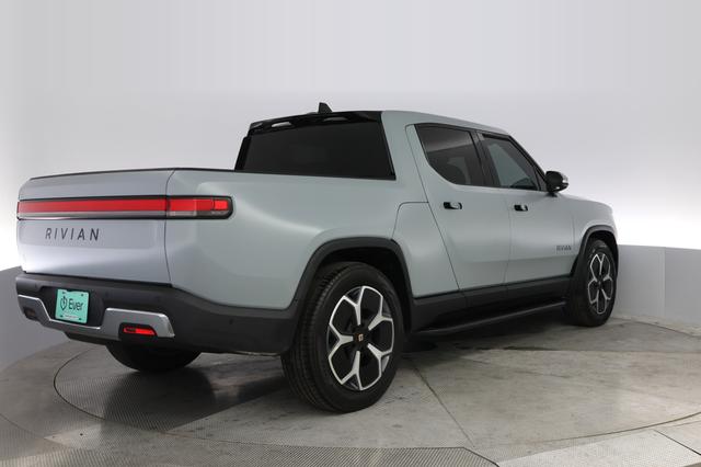 2022 Rivian R1T — photo 2 of 21