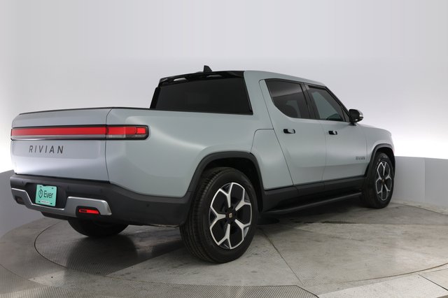 2022 Rivian R1T — photo 2 of 21
