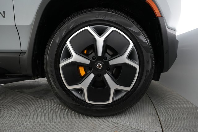 2022 Rivian R1T — photo 16 of 21