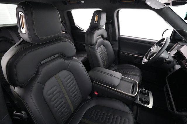 2022 Rivian R1T — photo 18 of 21
