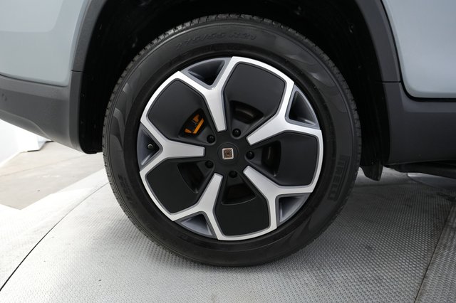 2022 Rivian R1T — photo 15 of 21