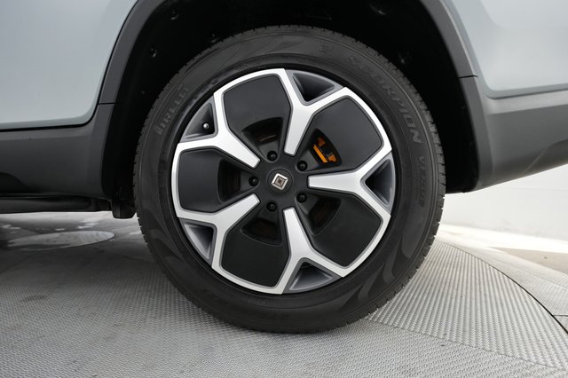2022 Rivian R1T — photo 17 of 21