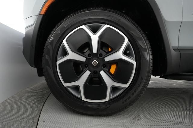 2022 Rivian R1T — photo 7 of 21