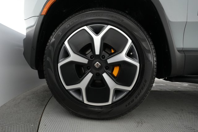 2022 Rivian R1T — photo 7 of 21