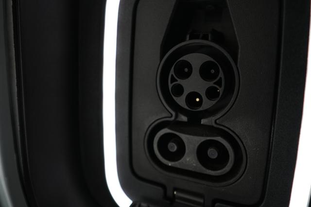 2022 Rivian R1T — photo 8 of 21