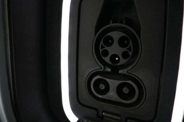2022 Rivian R1T — photo 8 of 21
