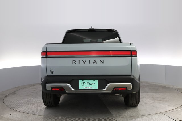 2022 Rivian R1T — photo 12 of 21