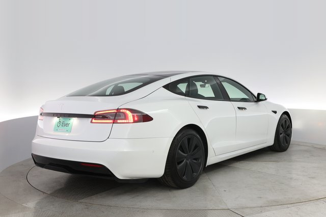2022 Tesla Model S — photo 2 of 25