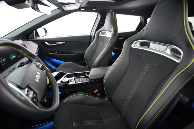 2023 Kia EV6 — photo 3 of 23