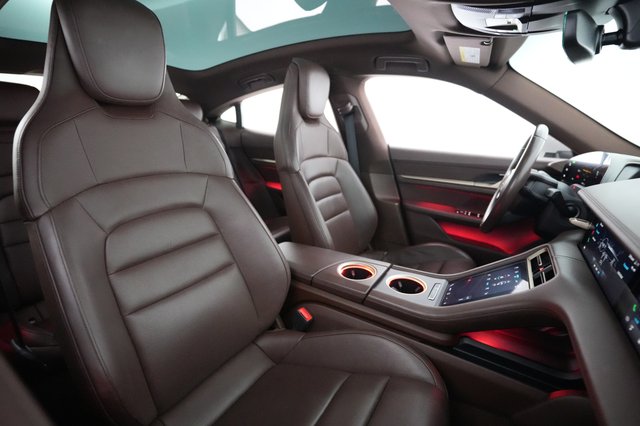 2021 Porsche Taycan — photo 18 of 23