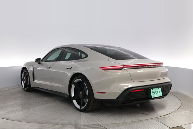 2021 Porsche Taycan — photo 13 of 23
