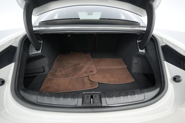 2021 Porsche Taycan — photo 6 of 23