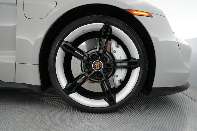 2021 Porsche Taycan — photo 7 of 23