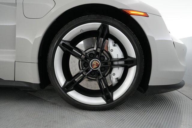 2021 Porsche Taycan — photo 7 of 23