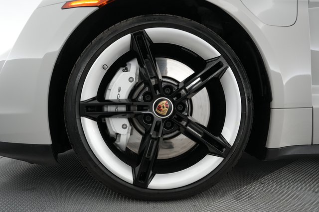 2021 Porsche Taycan — photo 15 of 23