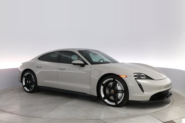 2021 Porsche Taycan — photo 11 of 23