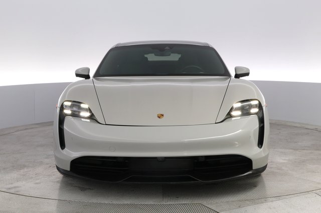 2021 Porsche Taycan — photo 9 of 23