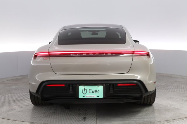 2021 Porsche Taycan — photo 12 of 23