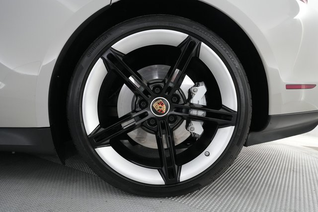 2021 Porsche Taycan — photo 16 of 23