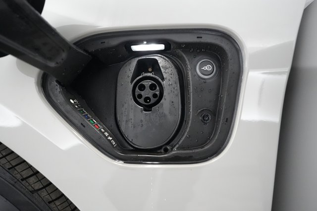 2021 Porsche Taycan — photo 21 of 23