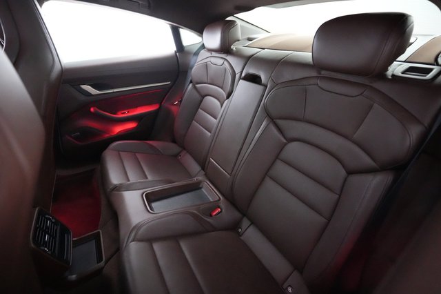 2021 Porsche Taycan — photo 19 of 23