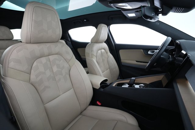 2022 Polestar 2 — photo 18 of 22