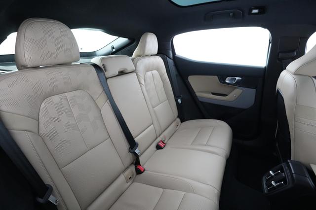 2022 Polestar 2 — photo 4 of 22