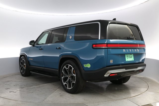 2023 Rivian R1S — photo 14 of 25